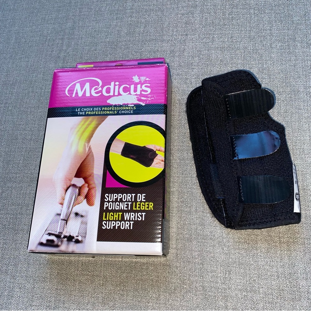 Light wrist support